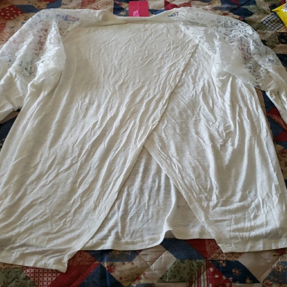 Top - Picture 2 of 2